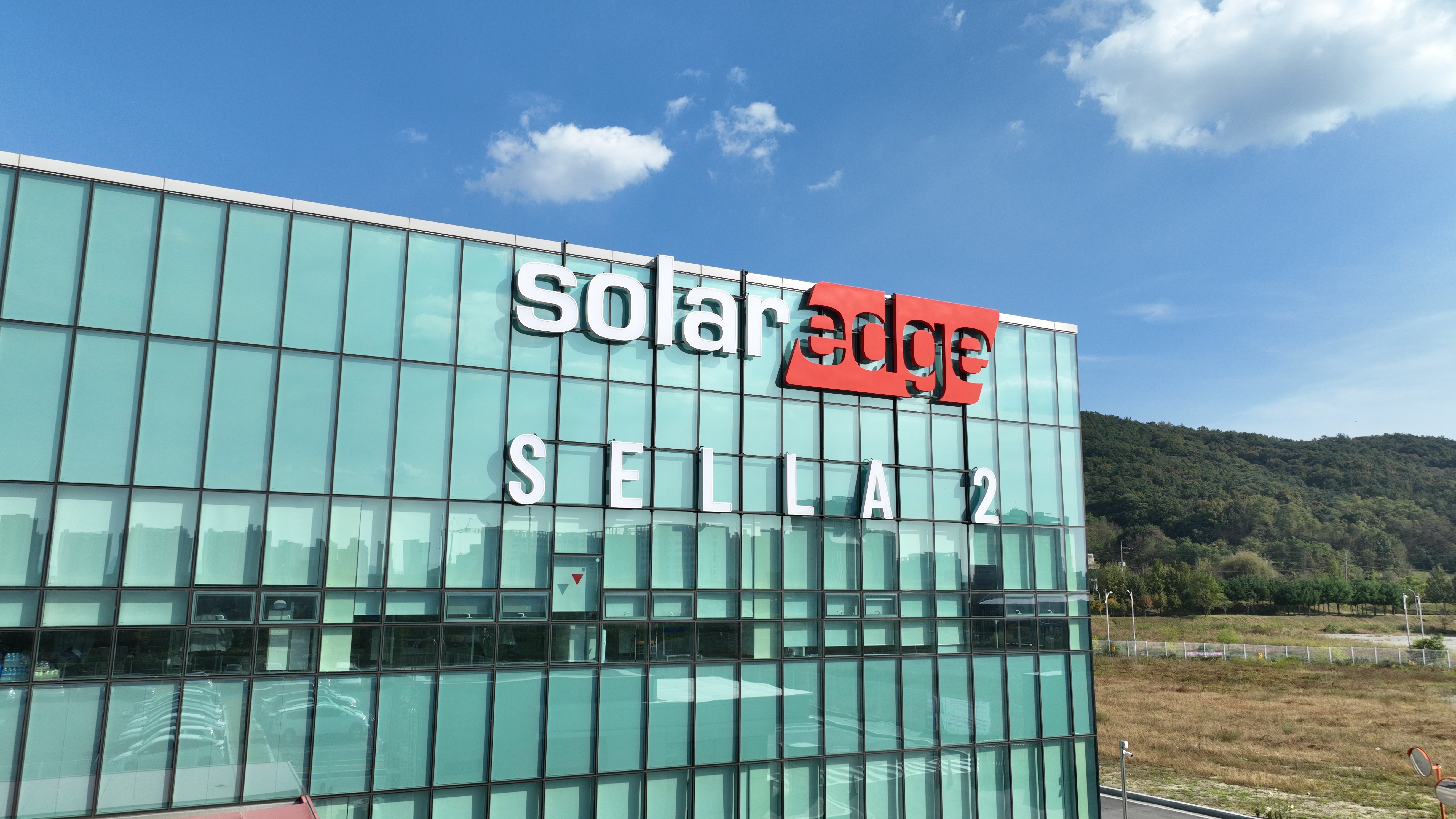 2.2MW_Sella 2 Production plant_building facade_Korea (1)